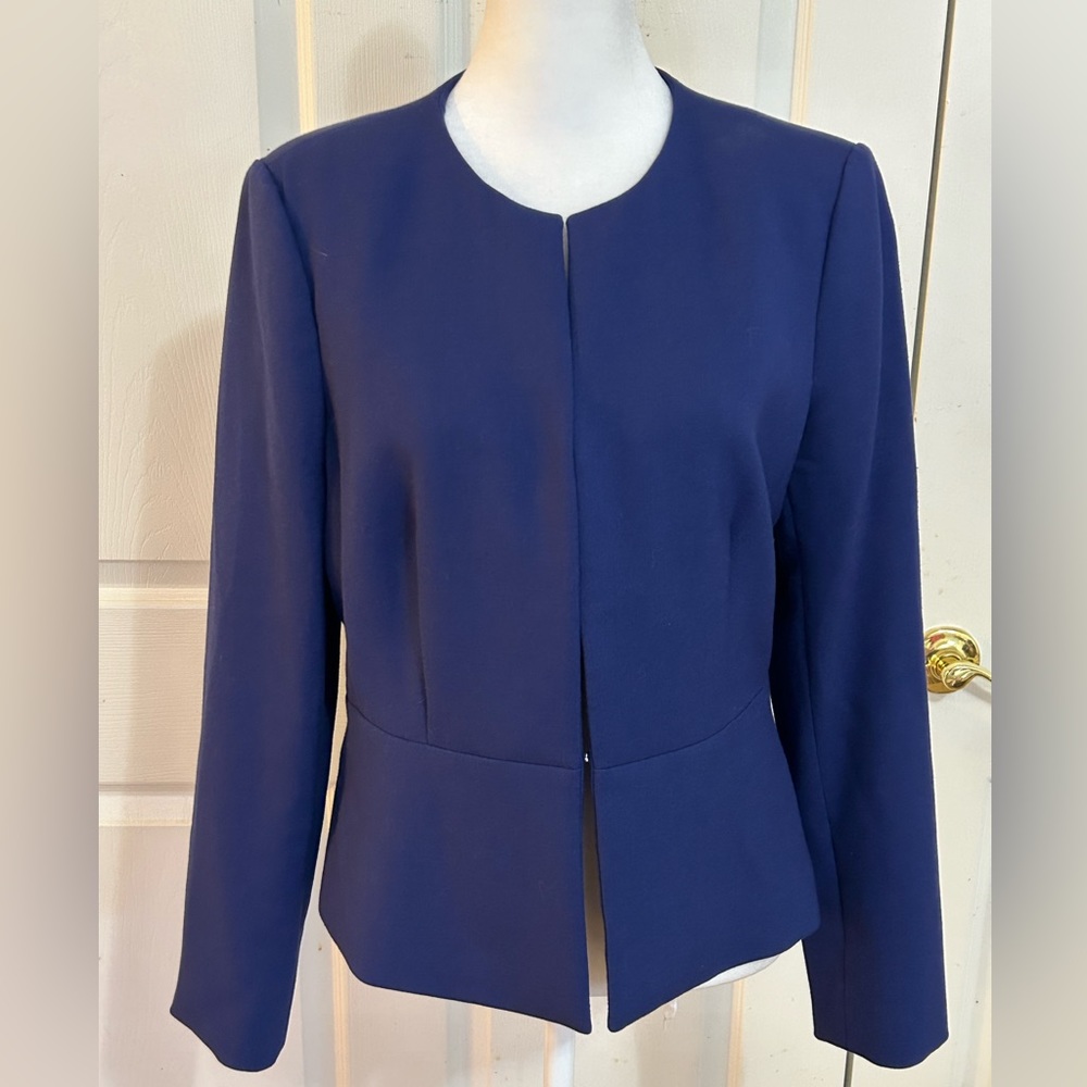 Tahari Arthur S. Levine blue suit jacket/blazer, size 8 Petite